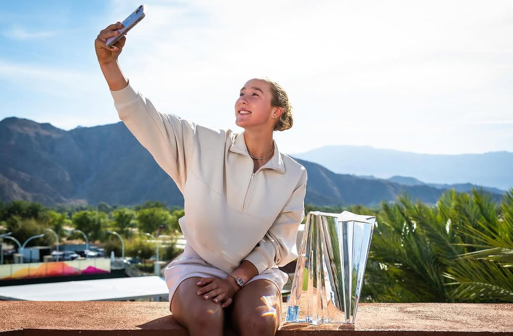 Mirra Andreeva taking a selfie with Indian Wells 2025 trophy